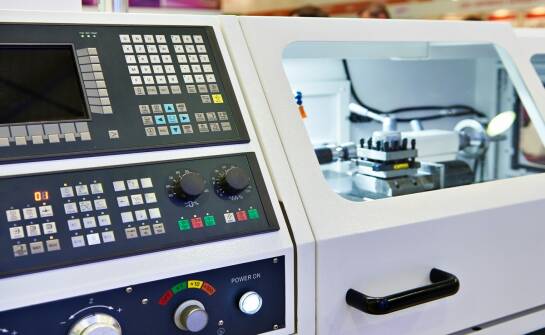 Ploter CNC: jak działa i jakie daje możliwości w produkcji i warsztacie