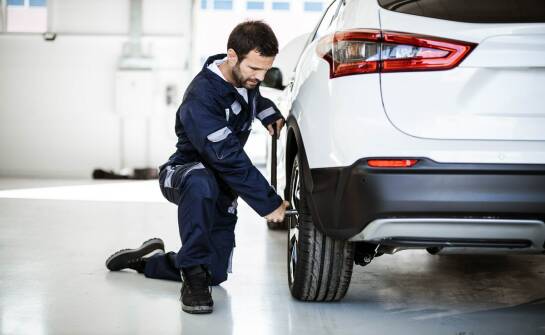 Serwis Mercedesa — co warto wiedzieć o obsłudze i naprawach auta