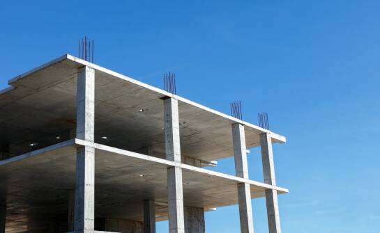 Beton architektoniczny — cechy, zastosowania i wybór materiału