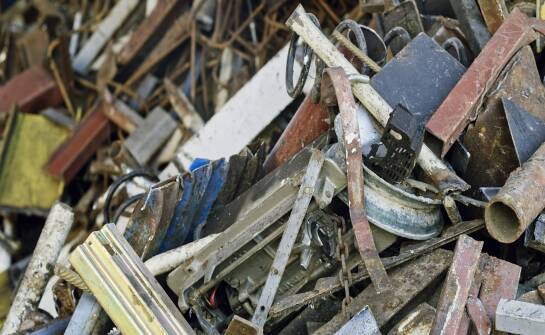 Skup złomu: co warto wiedzieć przed sprzedażą metali i surowców odzyskanych