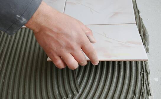 Płyty grzewcze i płyty ceramiczne — jak wybrać najlepszy model na start