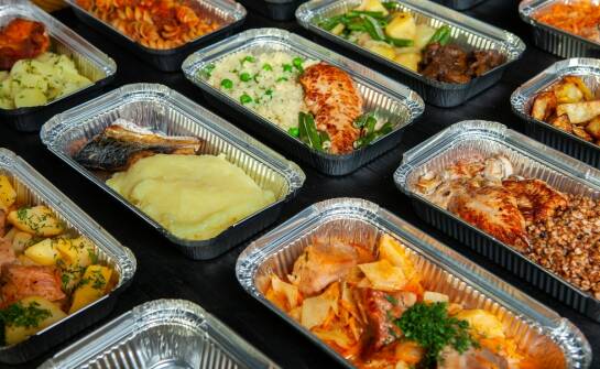 Pojemniki i opakowania gastronomiczne: praktyczne rozwiązania dla cateringu i food trucków
