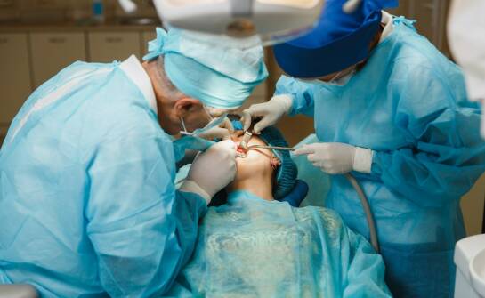 Operacje laryngologiczne: czym są, kiedy warto rozważyć zabieg