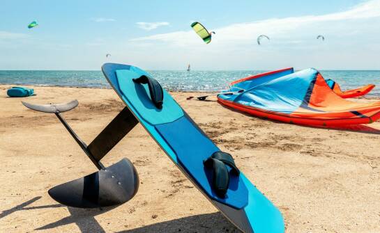 Dobór trapezu kitesurfingowego: kluczowe kryteria i porównanie modeli