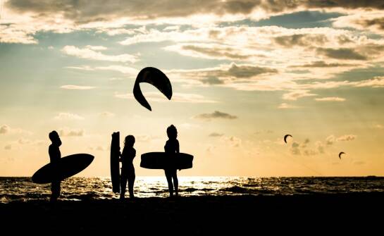 Kitesurfing od podstaw: jak zacząć i czego się spodziewać na lekcjach