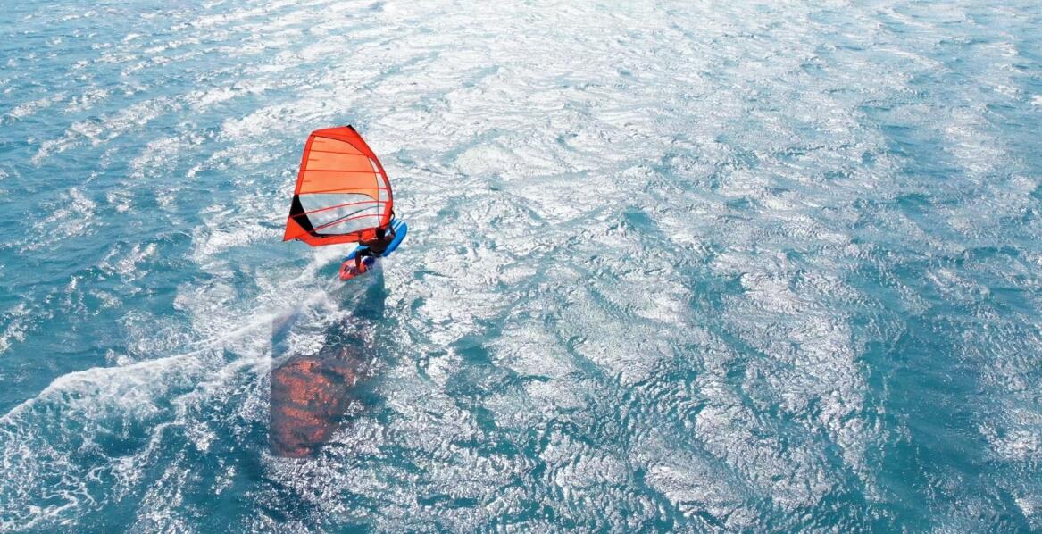 Kitesurfing od podstaw: co warto wiedzieć przed pierwszą lekcją