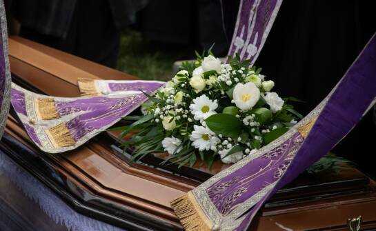 Organizacja ceremonii pogrzebowych — kluczowe informacje i kroki