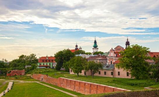 Atrakcje historyczne i archeologiczne: co warto zobaczyć wokół Gniezna i Biskupina