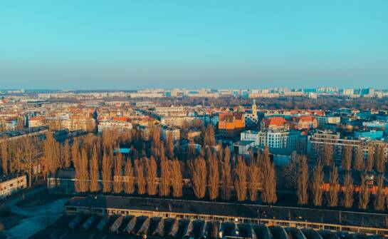 Transport lotniczy między Szczecinem a Berlinem — jak zaplanować podróż?