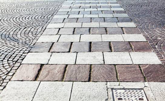Chodniki: rodzaje, materiały i koszty przy układaniu nawierzchni miejskich