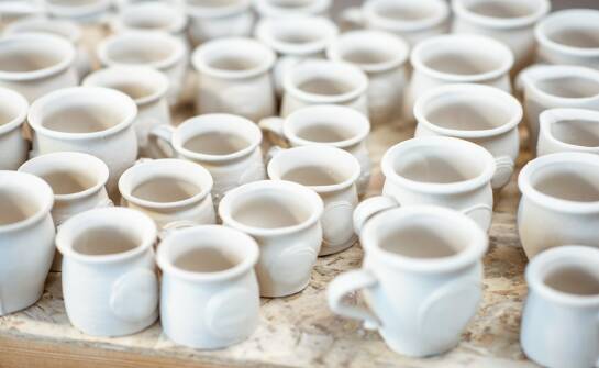 Filiżanki ceramiczne ręcznie robione — jak rozpoznać i wybrać najlepsze modele
