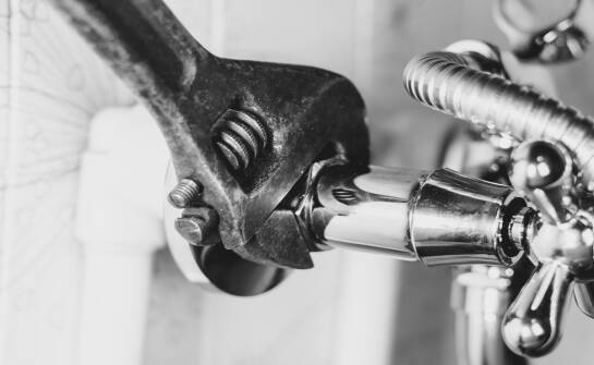 Usługi hydrauliczne — co warto wiedzieć przed wyborem specjalisty