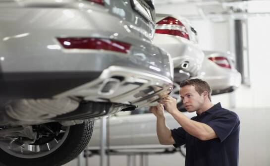 Autoryzowany serwis Mercedes‑Benza — co warto wiedzieć przed wizytą