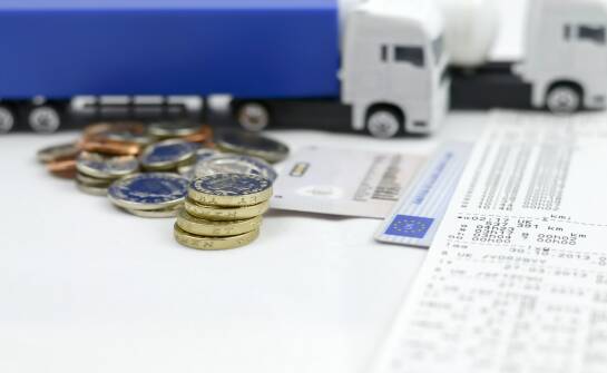Koszty przeprowadzki: jak obliczyć budżet i porównać oferty usług transportowych
