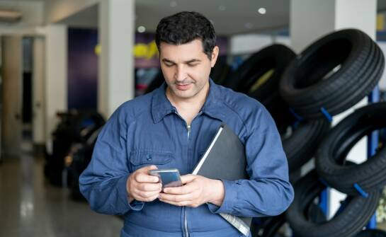 Mobilna pomoc oponiarska 24/7 — co warto wiedzieć przed wezwaniem