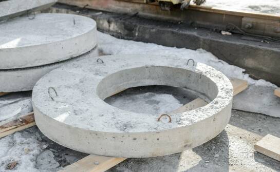 Kręgi betonowe — zastosowania, rodzaje i wybór do studni i odwodnień