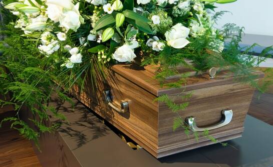 Usługi pogrzebowe: co warto wiedzieć przed wyborem firmy funeralnej