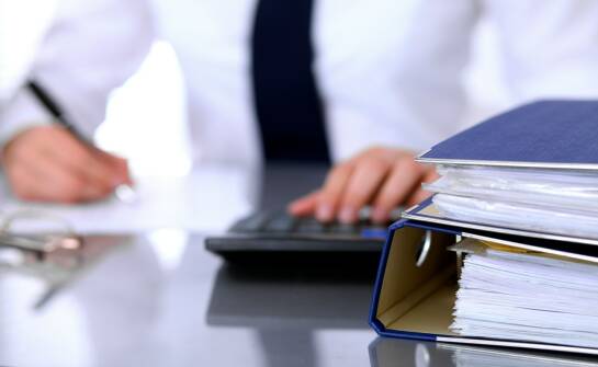 Księgowość dla firm: co warto wiedzieć przed wyborem usług księgowych