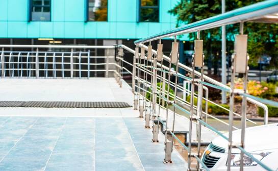 Balustrady i elementy nierdzewne: przegląd rozwiązań i zastosowań