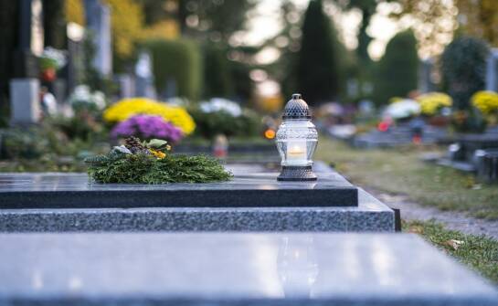 Usługi pogrzebowe – co warto wiedzieć przed wyborem zakładu funeralnego