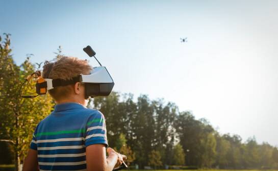 Symulatory VR: emocjonujące loty i rajdowe doświadczenia w wirtualnej rzeczywistości