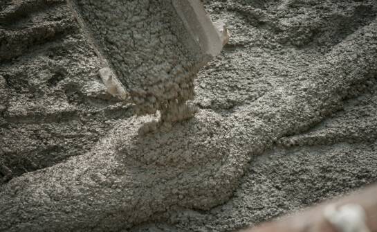 Mieszanki betonowe: co decyduje o jakości i wyborze producenta