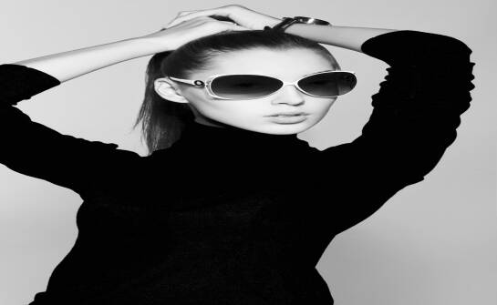 Okulary przeciwsłoneczne Ray-Ban — jak wybrać modny model na każdą okazję