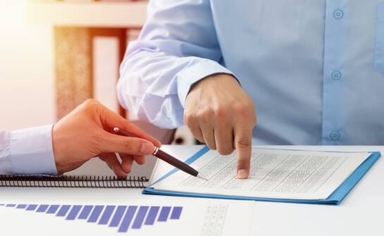 Jak wybrać dobrą księgowość: kluczowe kryteria i porady informacyjne