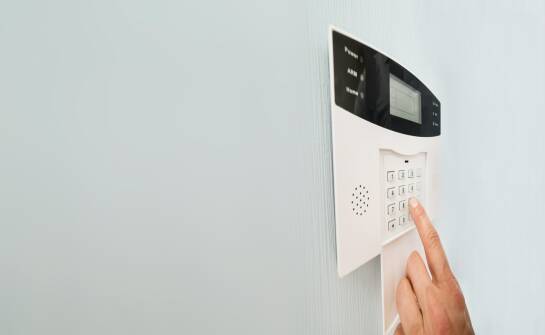 Systemy alarmowe: co warto wiedzieć przed wyborem i montażem