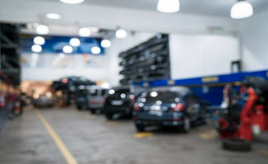 Hurtownia części samochodowych — jak znaleźć najlepsze oferty i oszczędzać