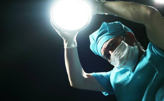 Latarka lekarska diagnostyczna — jak wybrać najlepszą do badań klinicznych