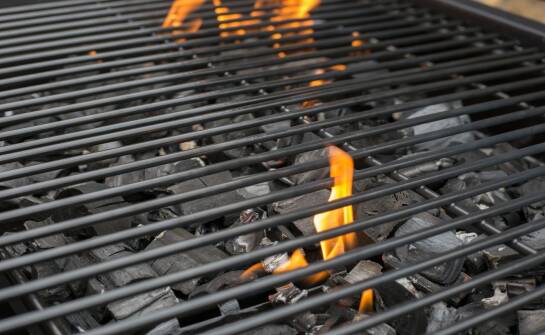 Ekologiczny grill na węgiel — jak wybrać i użytkować przyjazny środowisku sprzęt