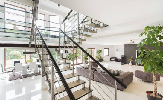 Balustrady loftowe wewnętrzne — stylowe rozwiązania do wnętrz mieszkalnych