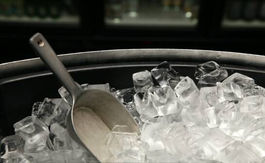 Ice bar: jak działa lodowy bar i dlaczego przyciąga tłumy