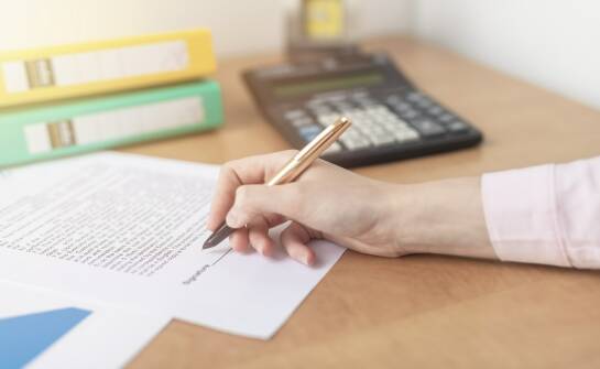 Tanie usługi notarialne: jak znaleźć korzystne oferty i oszczędzić