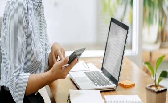 Księgowość online: co warto wiedzieć przed wyborem usługi