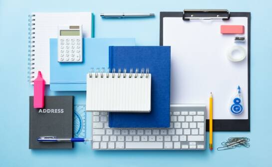 Artykuły biurowe online: co warto wiedzieć przed zakupem