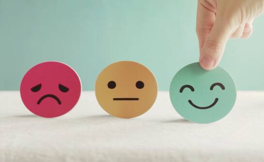 Psychologia emocji: jak rozpoznać pierwsze sygnały zaburzeń emocjonalnych