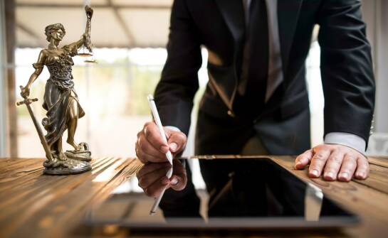 Licytacje komornicze — co warto wiedzieć przed udziałem w aukcji