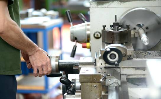 Porównanie producentów brykieciarek: na co zwracać uwagę przed zakupem