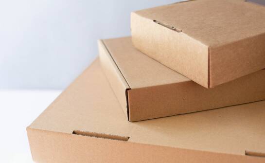 Opakowania kartonowe: praktyczne rozwiązania dla efektywnego pakowania produktów