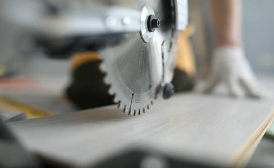 Wielopiła do drewna: jak wybrać maszynę dla efektywnego cięcia
