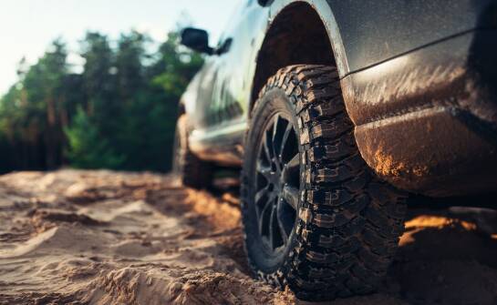 Akcesoria off-road do aut terenowych: co warto wiedzieć przed zakupem