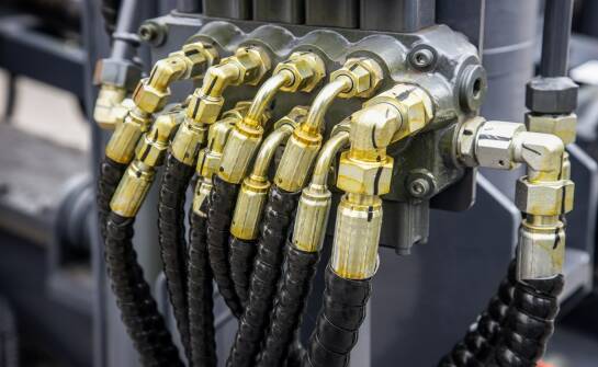 Wąż hydrauliczny — jak działa, rodzaje i zastosowania w instalacjach przemysłowych