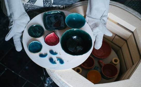 Farby ceramiczne: zastosowania, zalety i wybór najlepszych rozwiązań