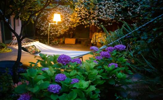 Oświetlenie tarasu: pomysły i inspiracje dla nastrojowego ogrodu