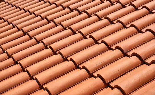 Blachodachówki — co warto wiedzieć przed wyborem pokrycia dachowego