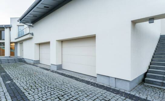 Bramy garażowe: porównanie typów, zalety i wybór najlepszego rozwiązania