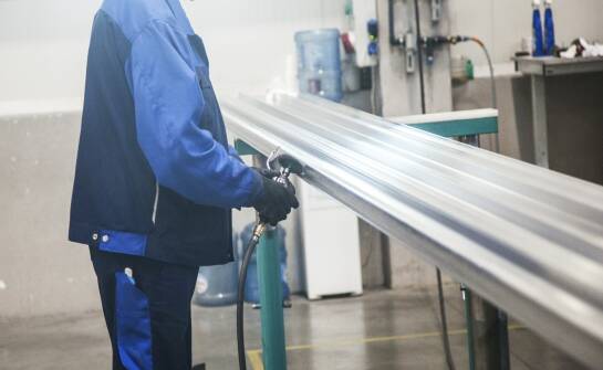 Odlewy ciśnieniowe aluminium: kluczowe zastosowania i korzyści procesu