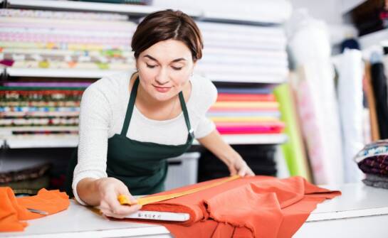 Roboczy fartuch: wybór, materiały i zastosowania w pracy